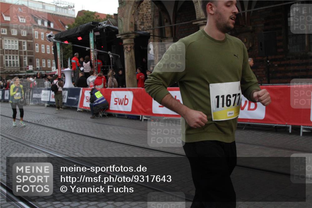 05.10.2025 - 20. swb-Marathon Bremen Yannick Fuchs http://msf.ph/oto/9317643 05.10.2025 11:08:06 Ziel 8123, 9557, 10365, 11490, 11677 meine-sportfotos.de