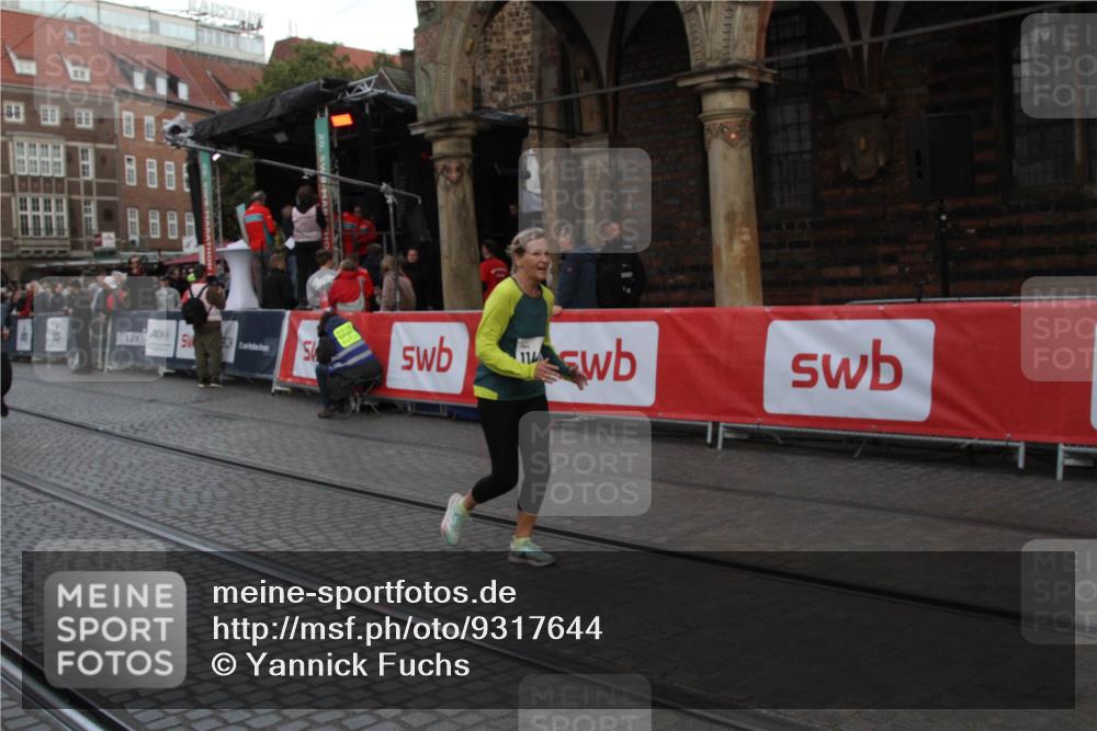 05.10.2025 - 20. swb-Marathon Bremen Yannick Fuchs http://msf.ph/oto/9317644 05.10.2025 11:08:08 Ziel 9557, 11490 meine-sportfotos.de