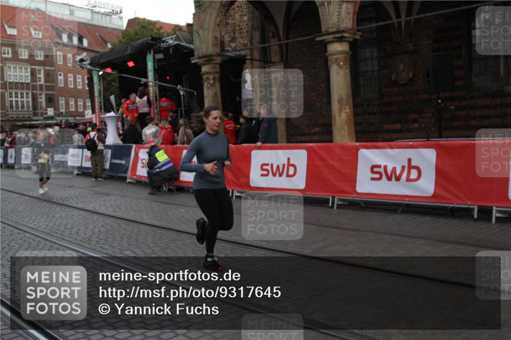 05.10.2025 - 20. swb-Marathon Bremen Yannick Fuchs http://msf.ph/oto/9317645 05.10.2025 11:08:11 Ziel 9557, 9599, 9617, 9874, 10125, 11309 meine-sportfotos.de