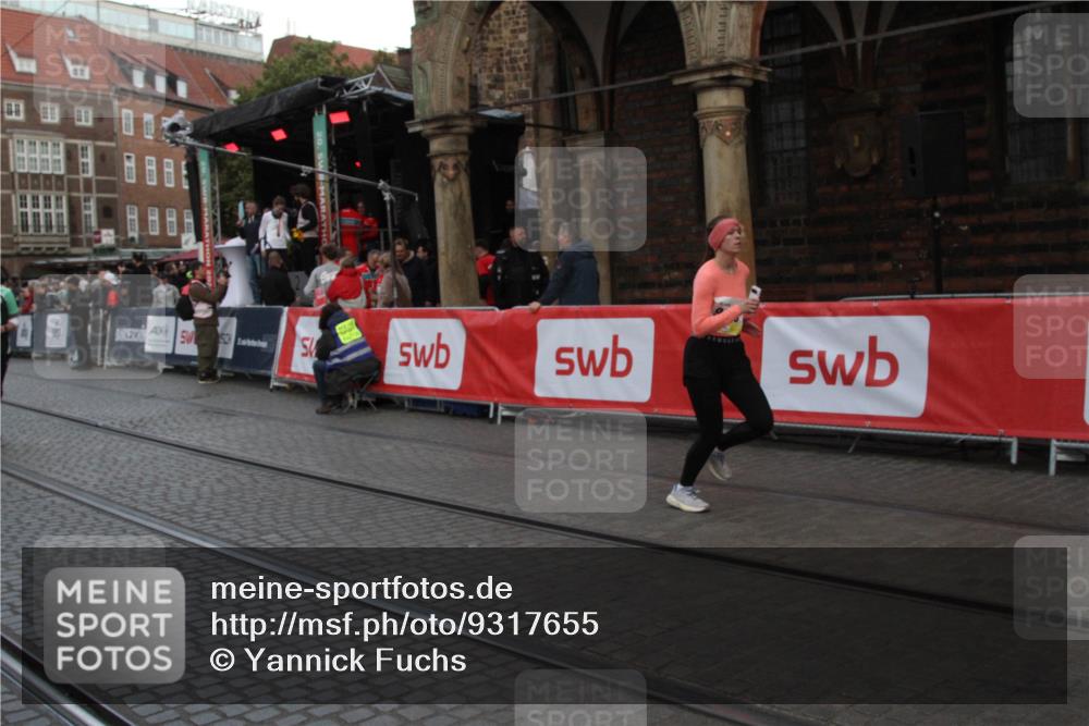 05.10.2025 - 20. swb-Marathon Bremen Yannick Fuchs http://msf.ph/oto/9317655 05.10.2025 11:08:27 Ziel 9186, 9353 meine-sportfotos.de