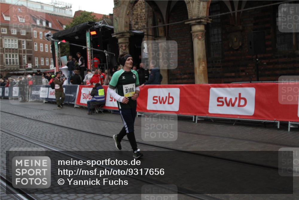 05.10.2025 - 20. swb-Marathon Bremen Yannick Fuchs http://msf.ph/oto/9317656 05.10.2025 11:08:29 Ziel 9186, 9552 meine-sportfotos.de
