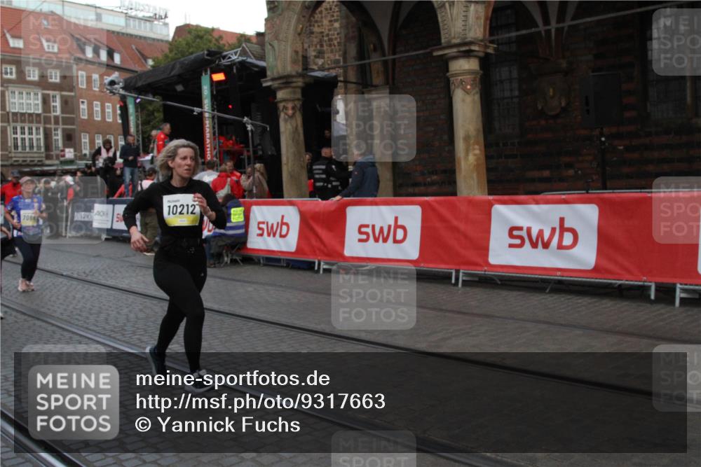 05.10.2025 - 20. swb-Marathon Bremen Yannick Fuchs http://msf.ph/oto/9317663 05.10.2025 11:08:43 Ziel 7069, 7706, 10212, 10998, 11028, 11073, 11076, 11242 meine-sportfotos.de