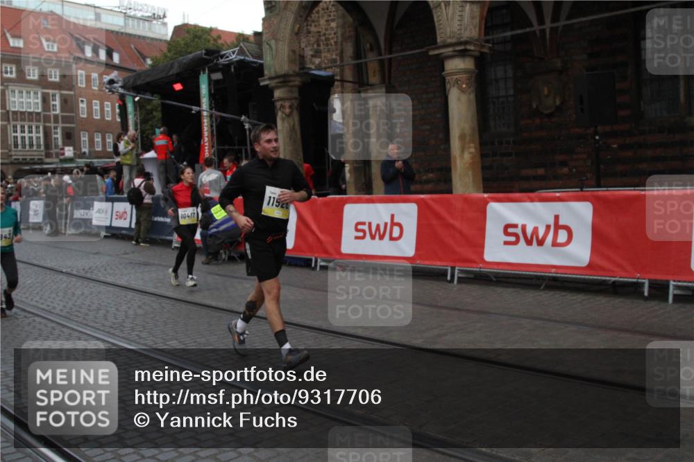 05.10.2025 - 20. swb-Marathon Bremen Yannick Fuchs http://msf.ph/oto/9317706 05.10.2025 11:09:40 Ziel 10417, 10943, 11526, 11664 meine-sportfotos.de