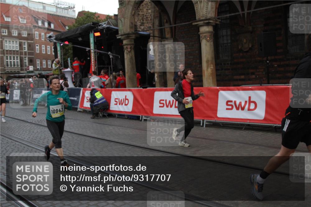 05.10.2025 - 20. swb-Marathon Bremen Yannick Fuchs http://msf.ph/oto/9317707 05.10.2025 11:09:41 Ziel 10245, 10417, 10943, 11407, 11526, 11664 meine-sportfotos.de