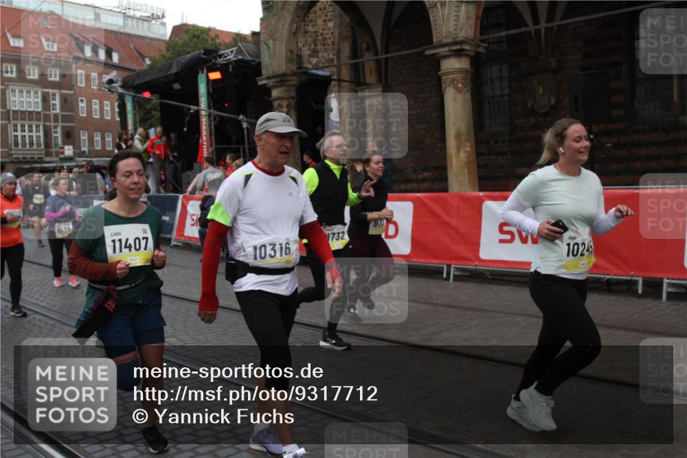 05.10.2025 - 20. swb-Marathon Bremen Yannick Fuchs http://msf.ph/oto/9317712 05.10.2025 11:09:46 Ziel 9001, 9538, 9731, 9732, 9887, 10245, 10316, 10412, 10672, 10881, 10886, 11407, 11654, 11655, 11664 meine-sportfotos.de