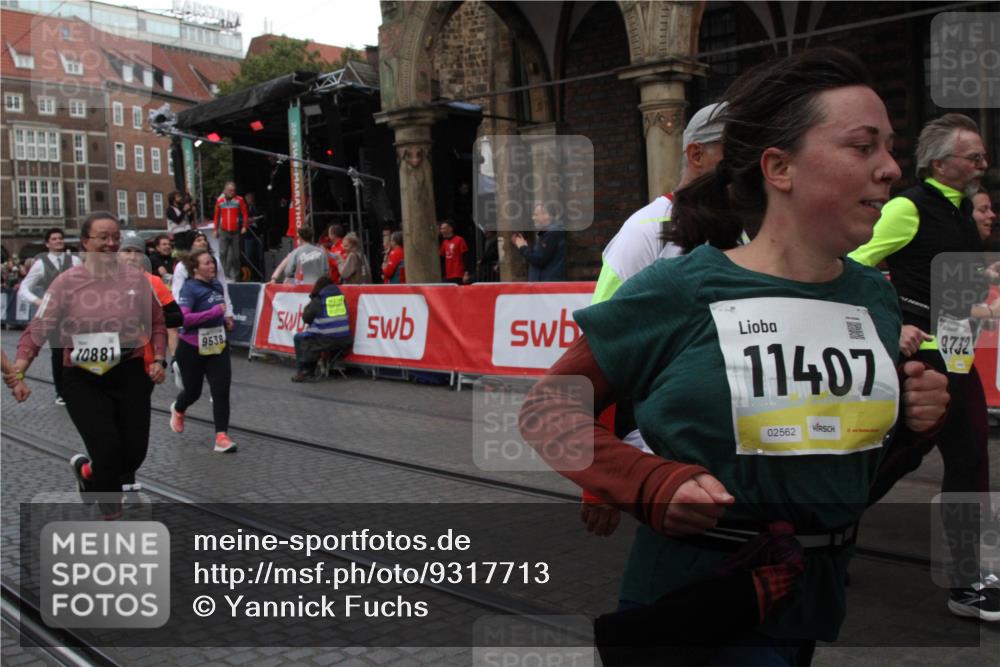 05.10.2025 - 20. swb-Marathon Bremen Yannick Fuchs http://msf.ph/oto/9317713 05.10.2025 11:09:47 Ziel 9001, 9538, 9731, 9732, 9887, 10245, 10316, 10412, 10672, 10881, 10886, 11407, 11654, 11655 meine-sportfotos.de