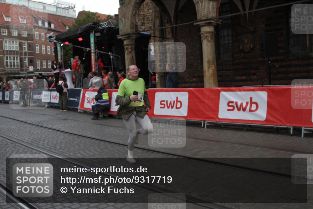 05.10.2025 - 20. swb-Marathon Bremen Yannick Fuchs http://msf.ph/oto/9317719 05.10.2025 11:09:51 Ziel 9001, 10412, 11206, 11655 meine-sportfotos.de