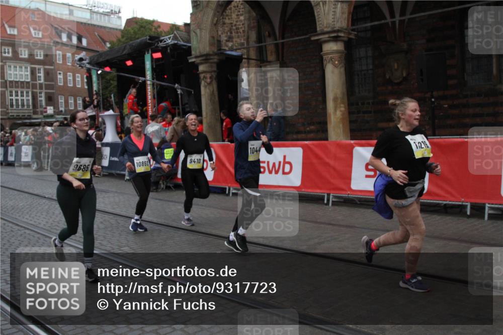 05.10.2025 - 20. swb-Marathon Bremen Yannick Fuchs http://msf.ph/oto/9317723 05.10.2025 11:09:58 Ziel 9410, 9685, 9972, 10448, 10827, 10860, 11219, 11381, 11486 meine-sportfotos.de