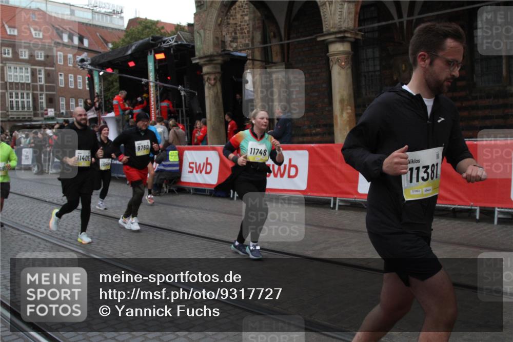 05.10.2025 - 20. swb-Marathon Bremen Yannick Fuchs http://msf.ph/oto/9317727 05.10.2025 11:10:03 Ziel 9288, 9760, 10435, 10515, 10659, 10885, 11381, 11405, 11634, 11748 meine-sportfotos.de