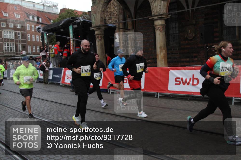 05.10.2025 - 20. swb-Marathon Bremen Yannick Fuchs http://msf.ph/oto/9317728 05.10.2025 11:10:04 Ziel 9288, 9561, 9760, 10435, 10515, 10659, 10885, 11405, 11634, 11748 meine-sportfotos.de