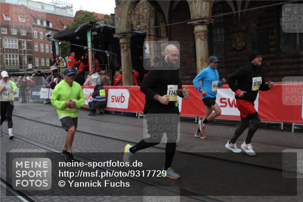 05.10.2025 - 20. swb-Marathon Bremen Yannick Fuchs http://msf.ph/oto/9317729 05.10.2025 11:10:05 Ziel 9288, 9561, 9760, 10435, 10515, 10659, 10885, 11405, 11634, 11748 meine-sportfotos.de
