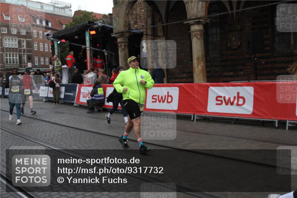 05.10.2025 - 20. swb-Marathon Bremen Yannick Fuchs http://msf.ph/oto/9317732 05.10.2025 11:10:08 Ziel 9470, 9476, 9554, 9561, 10383, 10596, 10659, 10969, 11401, 11536, 11634 meine-sportfotos.de