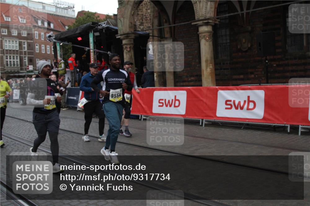 05.10.2025 - 20. swb-Marathon Bremen Yannick Fuchs http://msf.ph/oto/9317734 05.10.2025 11:10:10 Ziel 7799, 9470, 9476, 9554, 9561, 10383, 10563, 10596, 10969, 11401, 11536 meine-sportfotos.de