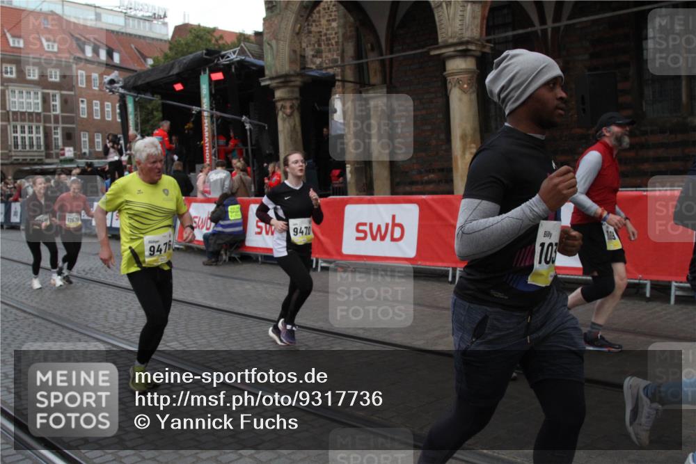 05.10.2025 - 20. swb-Marathon Bremen Yannick Fuchs http://msf.ph/oto/9317736 05.10.2025 11:10:11 Ziel 7799, 9470, 9476, 9554, 10383, 10563, 10596, 10969, 11401, 11536 meine-sportfotos.de