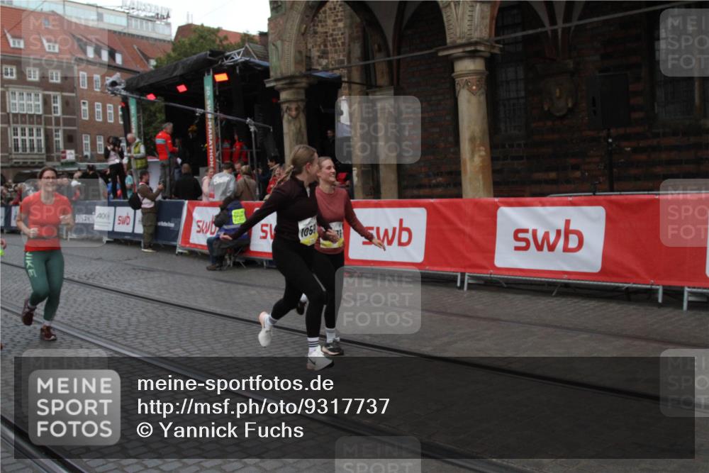 05.10.2025 - 20. swb-Marathon Bremen Yannick Fuchs http://msf.ph/oto/9317737 05.10.2025 11:10:13 Ziel 7799, 9470, 9476, 10082, 10563, 10596, 11204, 11261, 11536 meine-sportfotos.de