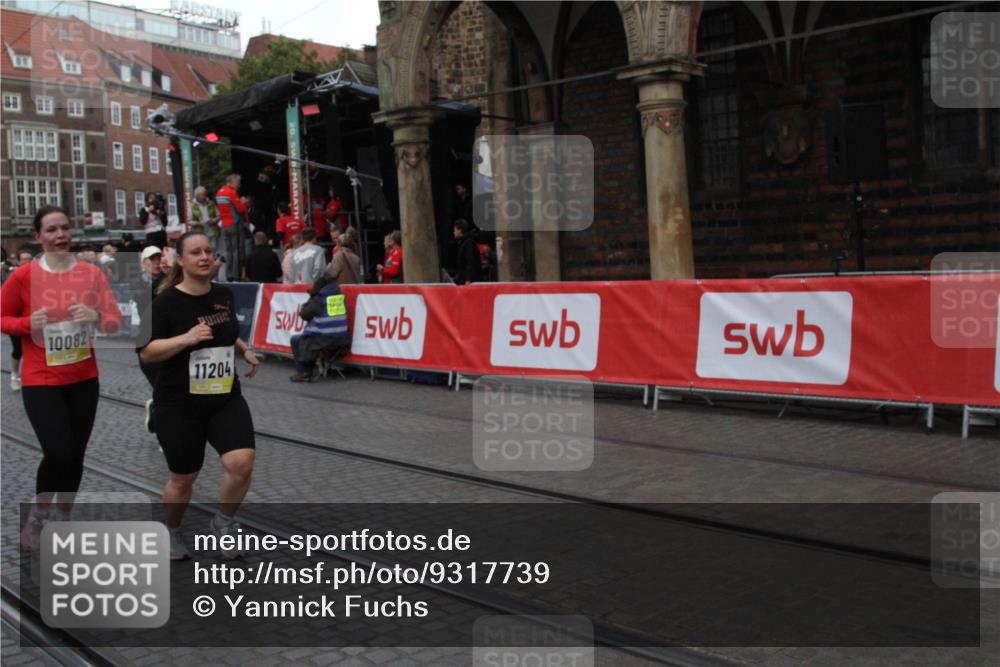 05.10.2025 - 20. swb-Marathon Bremen Yannick Fuchs http://msf.ph/oto/9317739 05.10.2025 11:10:17 Ziel 9806, 10082, 11204, 11261 meine-sportfotos.de