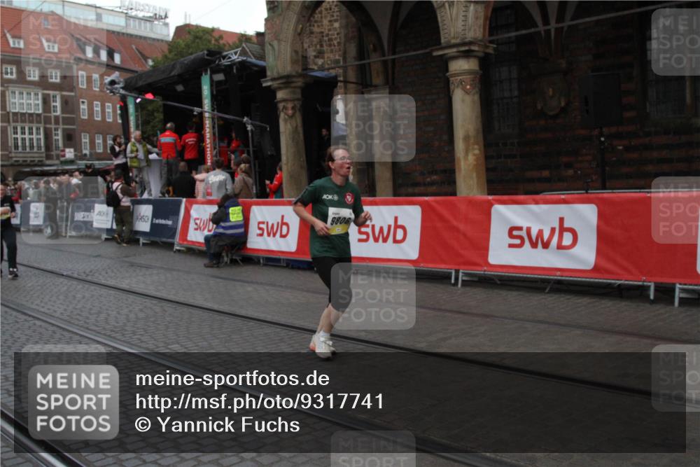 05.10.2025 - 20. swb-Marathon Bremen Yannick Fuchs http://msf.ph/oto/9317741 05.10.2025 11:10:19 Ziel 9806, 10189, 11261, 11333 meine-sportfotos.de