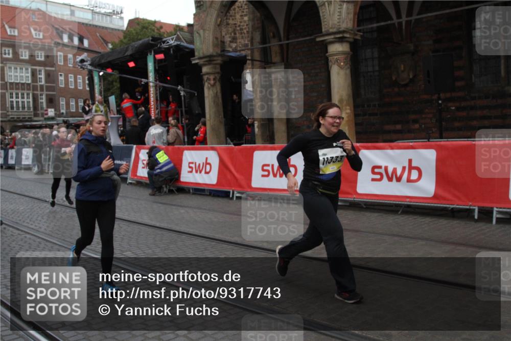 05.10.2025 - 20. swb-Marathon Bremen Yannick Fuchs http://msf.ph/oto/9317743 05.10.2025 11:10:23 Ziel 8533, 9734, 10189, 10280, 11333 meine-sportfotos.de