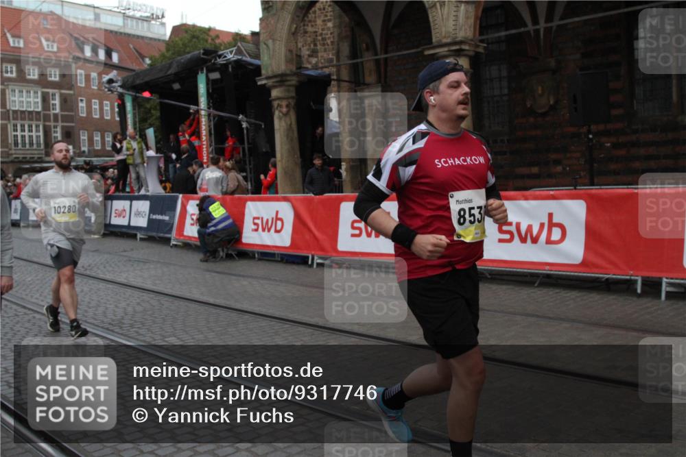 05.10.2025 - 20. swb-Marathon Bremen Yannick Fuchs http://msf.ph/oto/9317746 05.10.2025 11:10:26 Ziel 8533, 9734, 10280, 11388 meine-sportfotos.de