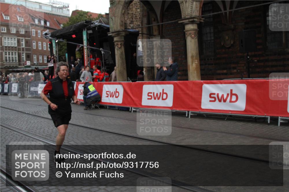 05.10.2025 - 20. swb-Marathon Bremen Yannick Fuchs http://msf.ph/oto/9317756 05.10.2025 11:10:43 Ziel 9446, 9572, 10665, 11240 meine-sportfotos.de