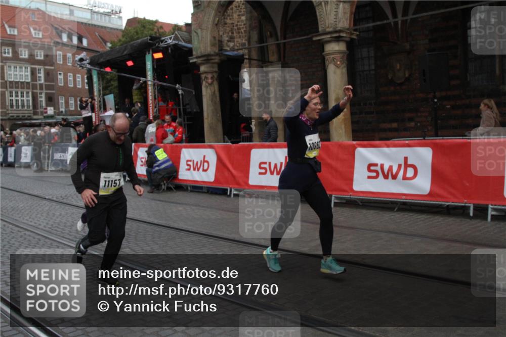 05.10.2025 - 20. swb-Marathon Bremen Yannick Fuchs http://msf.ph/oto/9317760 05.10.2025 11:10:49 Ziel 9572, 9804, 10861, 10962, 11157 meine-sportfotos.de