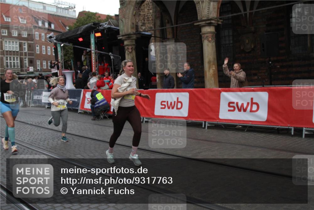 05.10.2025 - 20. swb-Marathon Bremen Yannick Fuchs http://msf.ph/oto/9317763 05.10.2025 11:10:55 Ziel 9984, 10399, 10861, 11161, 11318, 11544 meine-sportfotos.de
