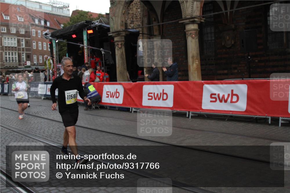 05.10.2025 - 20. swb-Marathon Bremen Yannick Fuchs http://msf.ph/oto/9317766 05.10.2025 11:11:05 Ziel 10415, 11395, 11560 meine-sportfotos.de