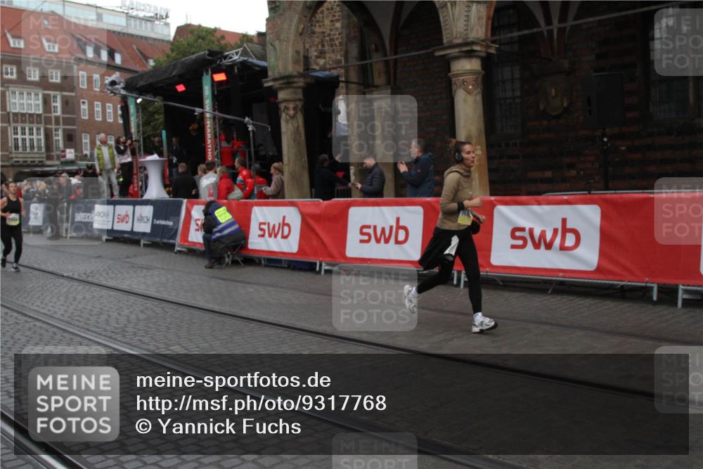 05.10.2025 - 20. swb-Marathon Bremen Yannick Fuchs http://msf.ph/oto/9317768 05.10.2025 11:11:09 Ziel 9664, 9948, 10415, 11257, 11395 meine-sportfotos.de