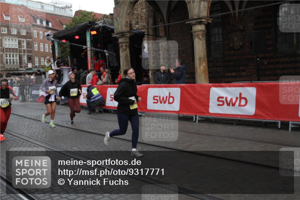 05.10.2025 - 20. swb-Marathon Bremen Yannick Fuchs http://msf.ph/oto/9317771 05.10.2025 11:11:15 Ziel 8865, 9245, 9264, 9273, 9822, 9823, 9836, 9837, 10614, 11580 meine-sportfotos.de