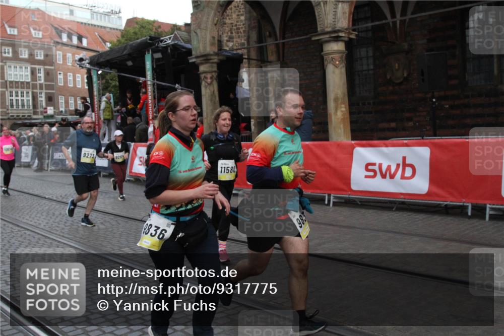05.10.2025 - 20. swb-Marathon Bremen Yannick Fuchs http://msf.ph/oto/9317775 05.10.2025 11:11:17 Ziel 9245, 9264, 9273, 9822, 9823, 9836, 9837, 10183, 10614, 11158, 11578, 11580 meine-sportfotos.de