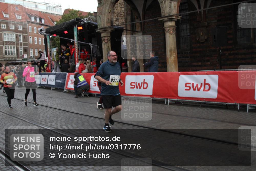 05.10.2025 - 20. swb-Marathon Bremen Yannick Fuchs http://msf.ph/oto/9317776 05.10.2025 11:11:19 Ziel 9264, 9273, 9479, 10183, 10614, 11158, 11568, 11578, 11580 meine-sportfotos.de