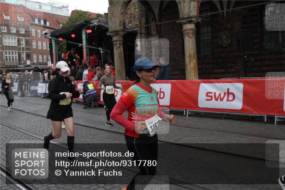 05.10.2025 - 20. swb-Marathon Bremen Yannick Fuchs http://msf.ph/oto/9317780 05.10.2025 11:11:22 Ziel 9011, 9386, 9479, 10183, 11158, 11568, 11578 meine-sportfotos.de
