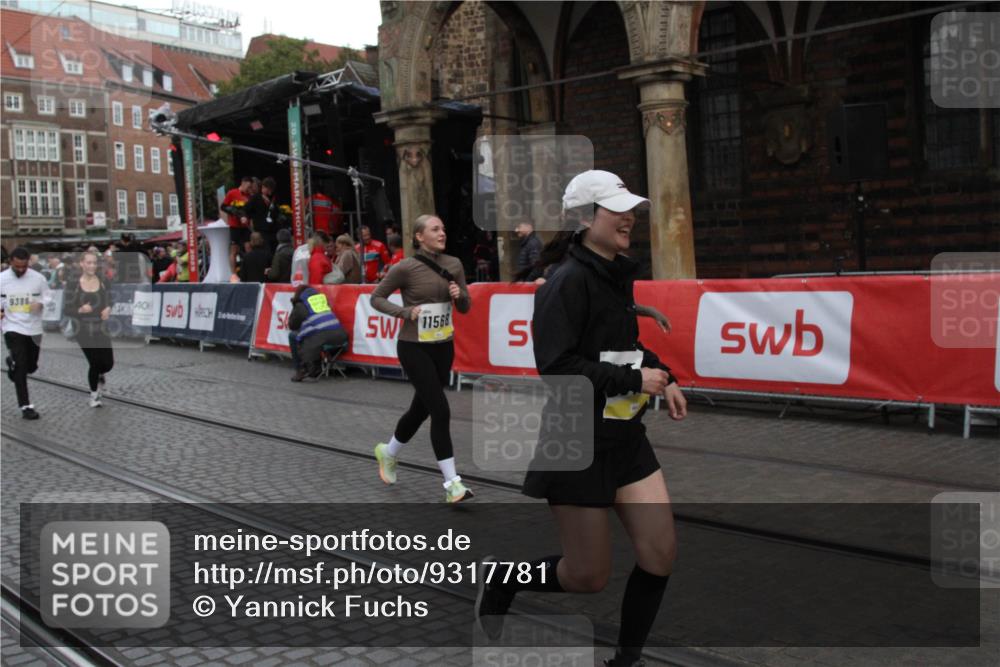 05.10.2025 - 20. swb-Marathon Bremen Yannick Fuchs http://msf.ph/oto/9317781 05.10.2025 11:11:23 Ziel 9011, 9386, 9479, 10183, 11568, 11578 meine-sportfotos.de