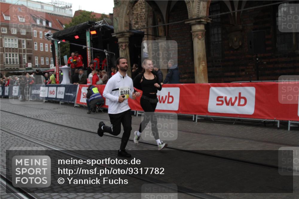 05.10.2025 - 20. swb-Marathon Bremen Yannick Fuchs http://msf.ph/oto/9317782 05.10.2025 11:11:25 Ziel 9011, 9386 meine-sportfotos.de