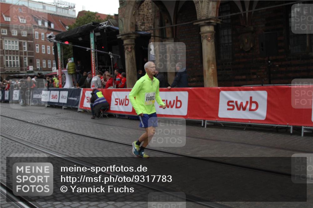 05.10.2025 - 20. swb-Marathon Bremen Yannick Fuchs http://msf.ph/oto/9317783 05.10.2025 11:11:32 Ziel 10320, 11083 meine-sportfotos.de