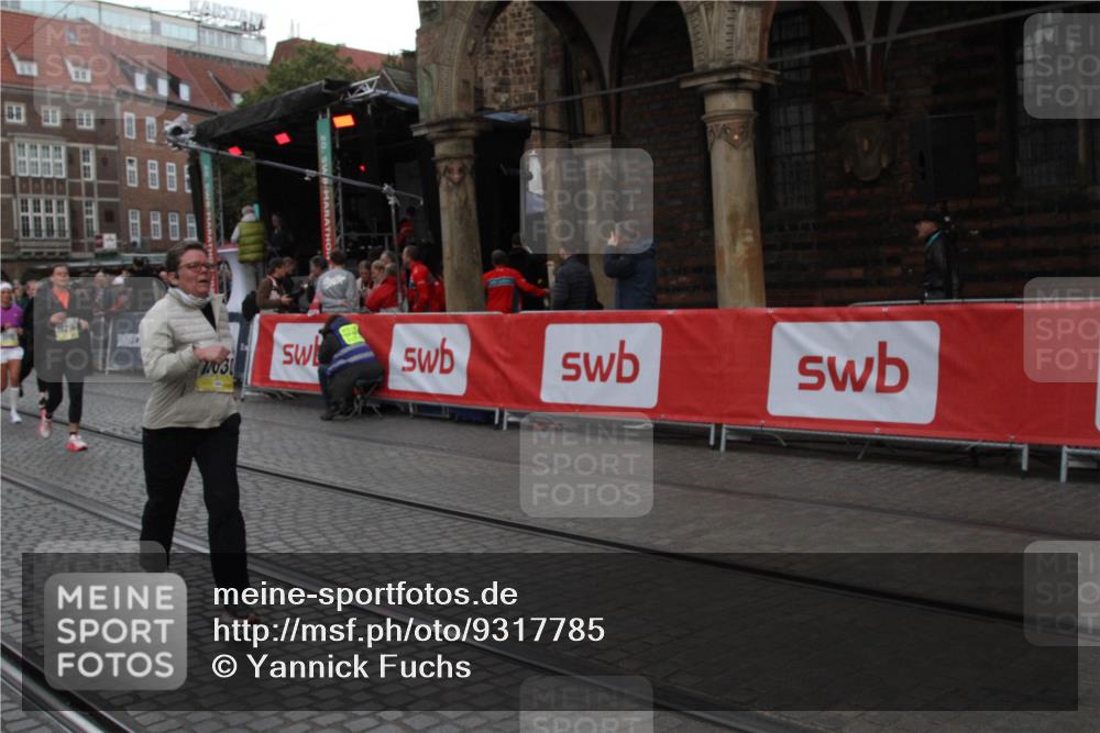 05.10.2025 - 20. swb-Marathon Bremen Yannick Fuchs http://msf.ph/oto/9317785 05.10.2025 11:11:38 Ziel 9453, 10264, 10320, 10333, 11030, 11191 meine-sportfotos.de