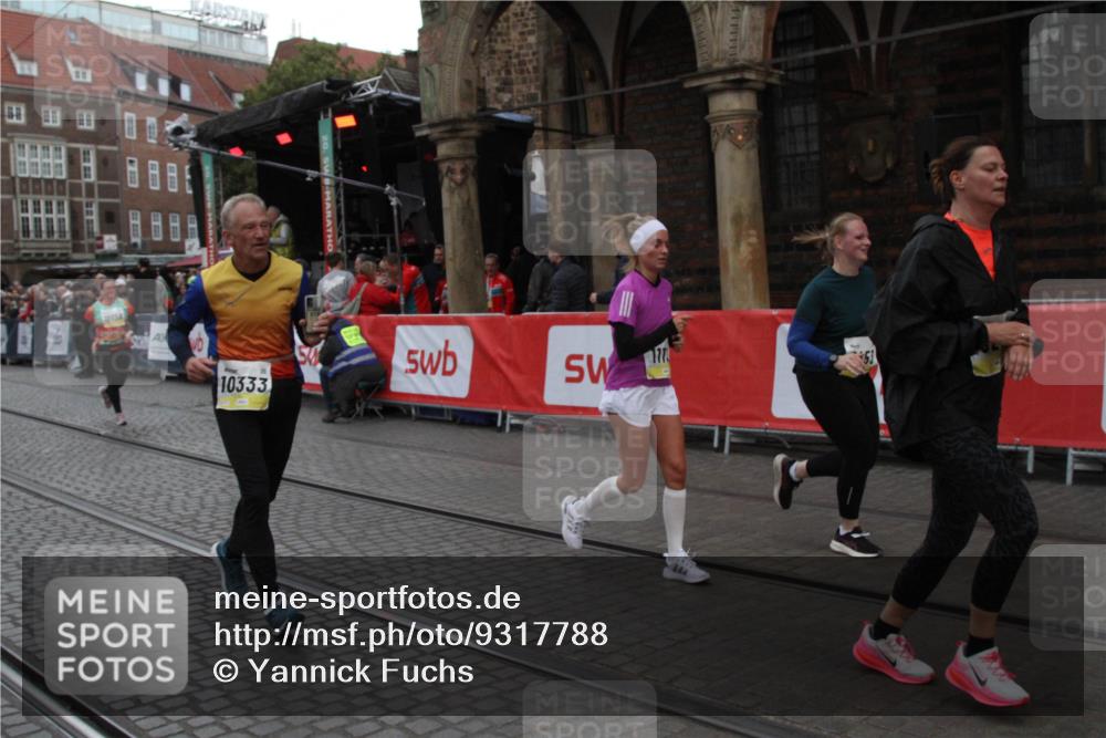 05.10.2025 - 20. swb-Marathon Bremen Yannick Fuchs http://msf.ph/oto/9317788 05.10.2025 11:11:42 Ziel 9453, 9999, 10058, 10264, 10333, 11172, 11191 meine-sportfotos.de