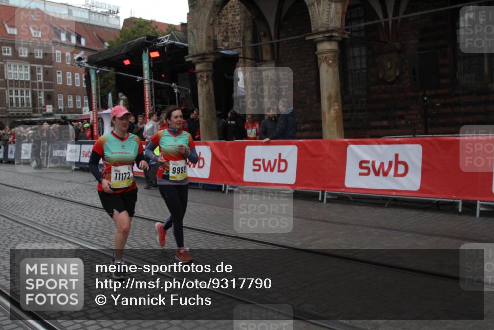 05.10.2025 - 20. swb-Marathon Bremen Yannick Fuchs http://msf.ph/oto/9317790 05.10.2025 11:11:46 Ziel 9680, 9999, 10058, 10235, 10236, 11172 meine-sportfotos.de