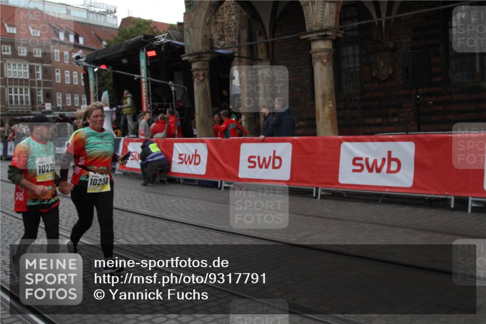 05.10.2025 - 20. swb-Marathon Bremen Yannick Fuchs http://msf.ph/oto/9317791 05.10.2025 11:11:49 Ziel 9680, 10235, 10236, 10540, 11088 meine-sportfotos.de