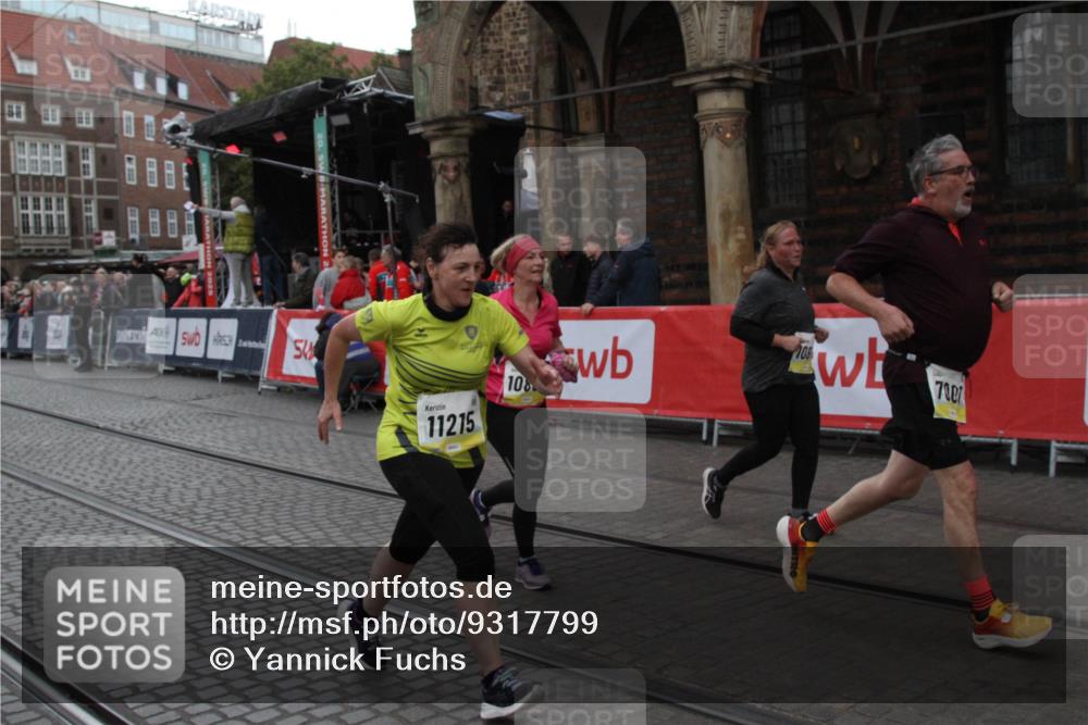 05.10.2025 - 20. swb-Marathon Bremen Yannick Fuchs http://msf.ph/oto/9317799 05.10.2025 11:12:03 Ziel 7007, 9420, 9726, 9867, 10815, 10839, 10849, 11215 meine-sportfotos.de