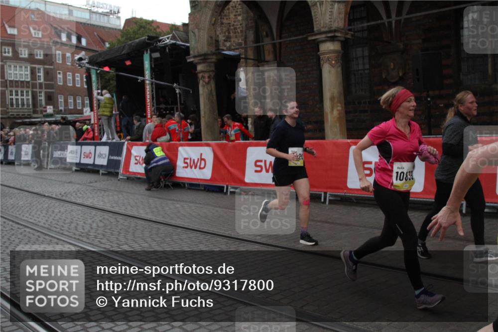 05.10.2025 - 20. swb-Marathon Bremen Yannick Fuchs http://msf.ph/oto/9317800 05.10.2025 11:12:04 Ziel 7007, 9420, 9726, 9867, 10815, 10839, 10849, 11215 meine-sportfotos.de