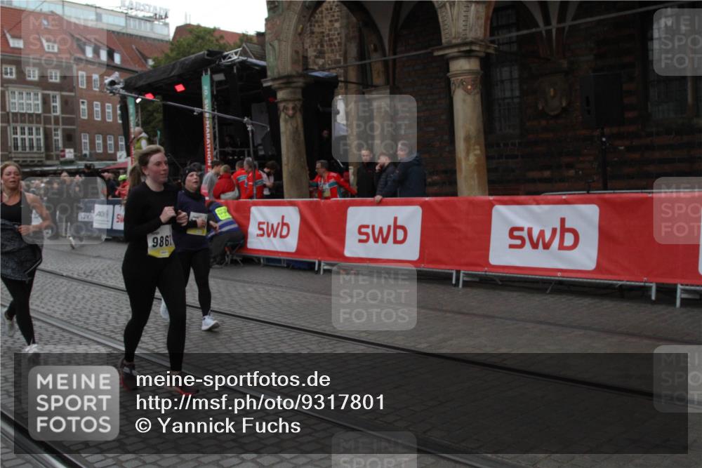 05.10.2025 - 20. swb-Marathon Bremen Yannick Fuchs http://msf.ph/oto/9317801 05.10.2025 11:12:07 Ziel 9726, 9867, 10499, 10849 meine-sportfotos.de