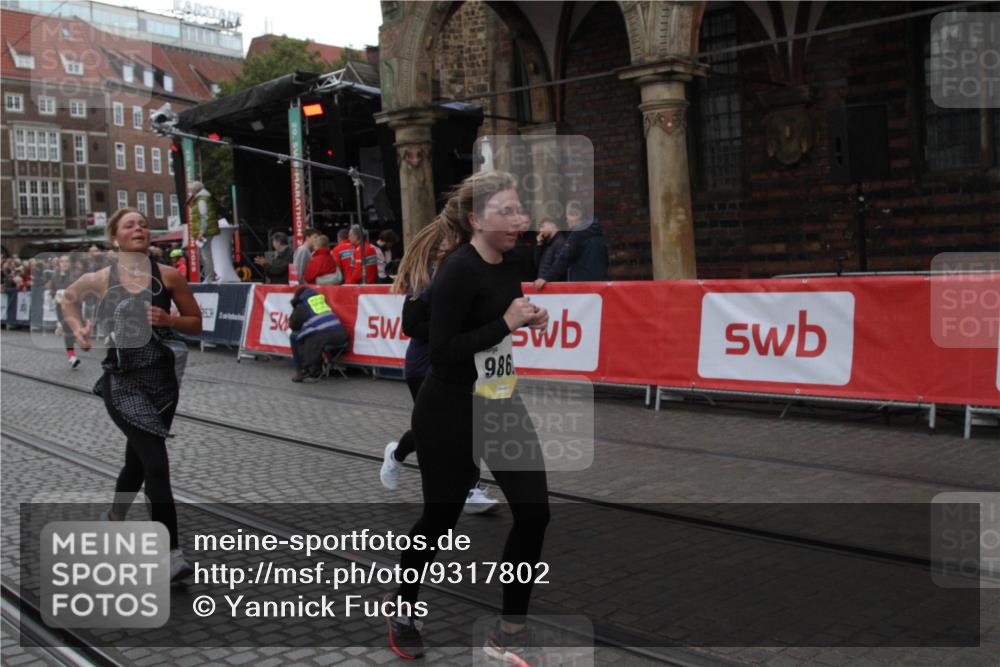 05.10.2025 - 20. swb-Marathon Bremen Yannick Fuchs http://msf.ph/oto/9317802 05.10.2025 11:12:08 Ziel 9726, 9867, 10499, 10849 meine-sportfotos.de