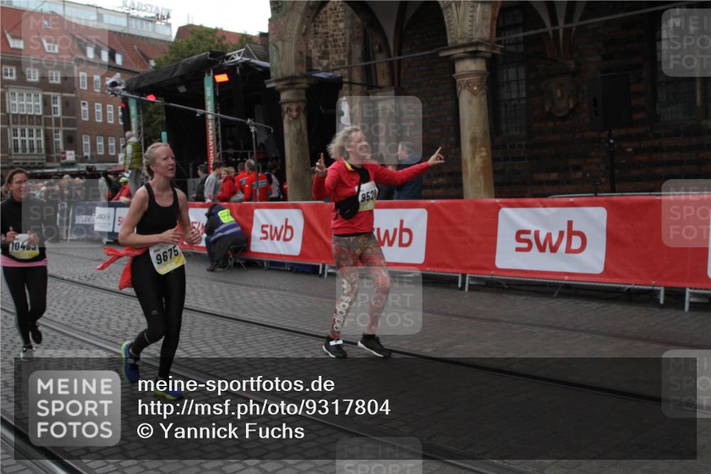 05.10.2025 - 20. swb-Marathon Bremen Yannick Fuchs http://msf.ph/oto/9317804 05.10.2025 11:12:13 Ziel 9526, 9675, 10463 meine-sportfotos.de