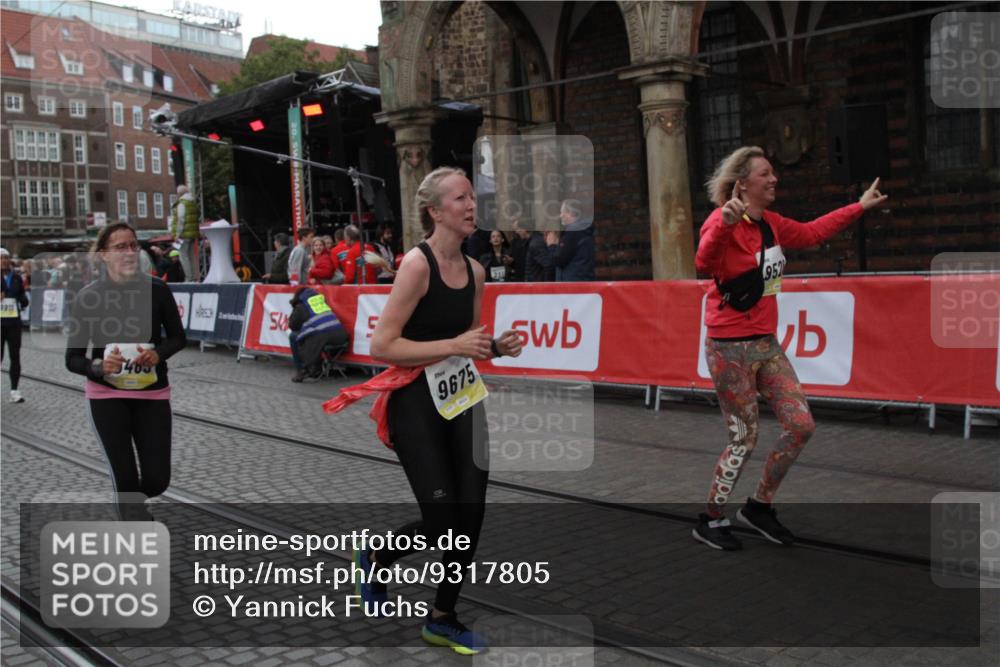 05.10.2025 - 20. swb-Marathon Bremen Yannick Fuchs http://msf.ph/oto/9317805 05.10.2025 11:12:14 Ziel 9526, 9675, 9911, 10463 meine-sportfotos.de