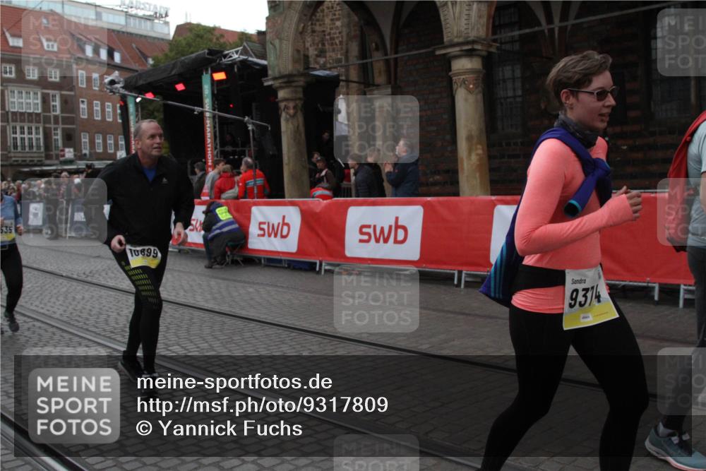 05.10.2025 - 20. swb-Marathon Bremen Yannick Fuchs http://msf.ph/oto/9317809 05.10.2025 11:12:26 Ziel 9373, 9374, 10899, 11535 meine-sportfotos.de
