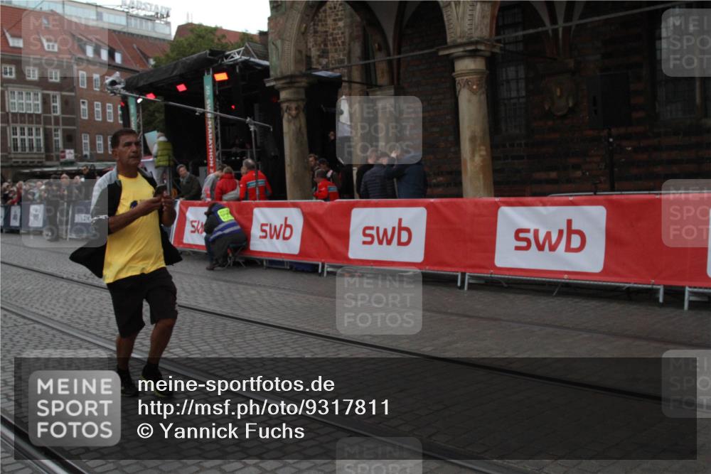 05.10.2025 - 20. swb-Marathon Bremen Yannick Fuchs http://msf.ph/oto/9317811 05.10.2025 11:12:29 Ziel 11535 meine-sportfotos.de