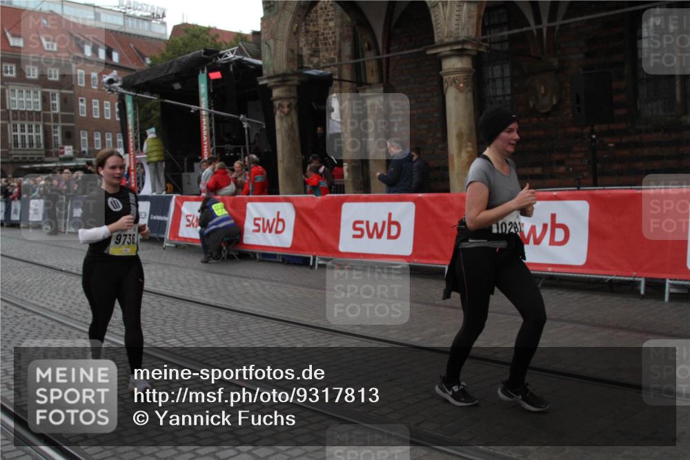05.10.2025 - 20. swb-Marathon Bremen Yannick Fuchs http://msf.ph/oto/9317813 05.10.2025 11:12:36 Ziel 9736, 10282 meine-sportfotos.de