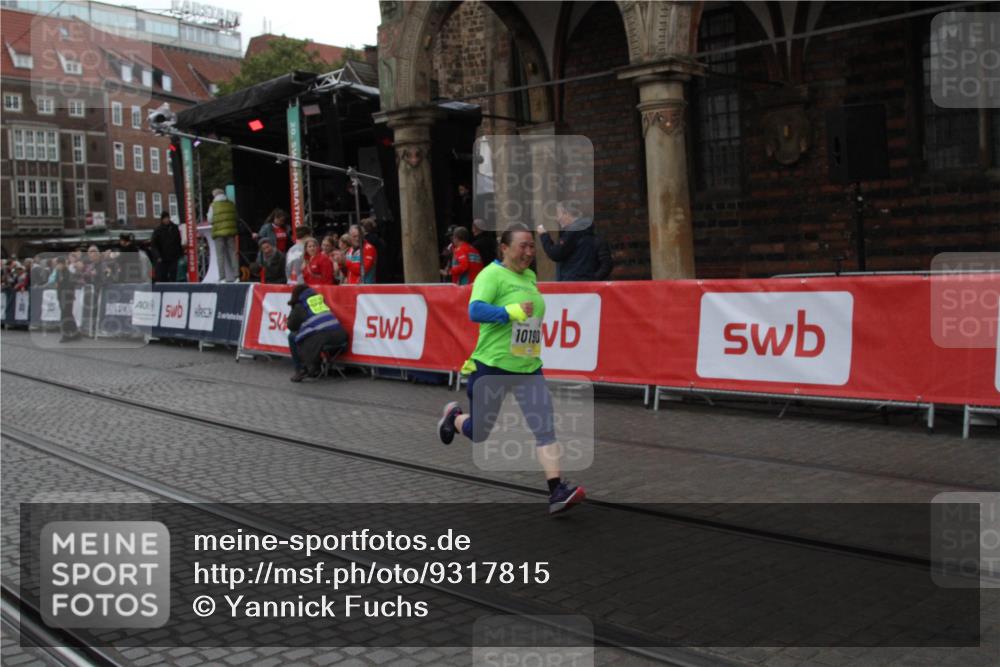 05.10.2025 - 20. swb-Marathon Bremen Yannick Fuchs http://msf.ph/oto/9317815 05.10.2025 11:12:48 Ziel 10190 meine-sportfotos.de