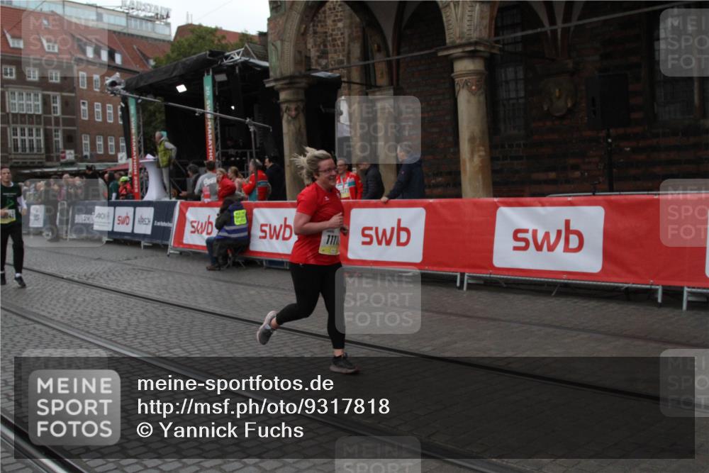 05.10.2025 - 20. swb-Marathon Bremen Yannick Fuchs http://msf.ph/oto/9317818 05.10.2025 11:13:05 Ziel 10041, 11118, 11494 meine-sportfotos.de